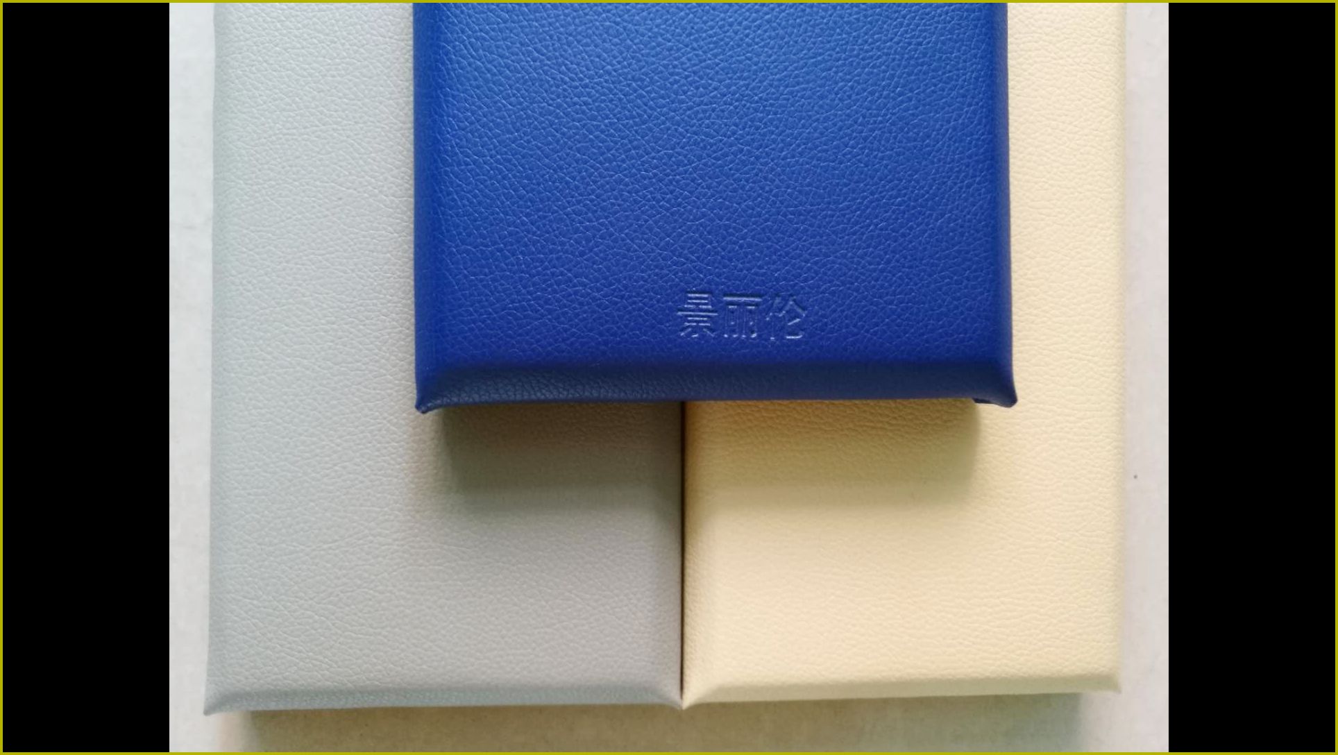多色皮革防撞软包墙板样品,白色蓝色米色高密度海绵包覆,适用于办案区审讯室墙面防撞