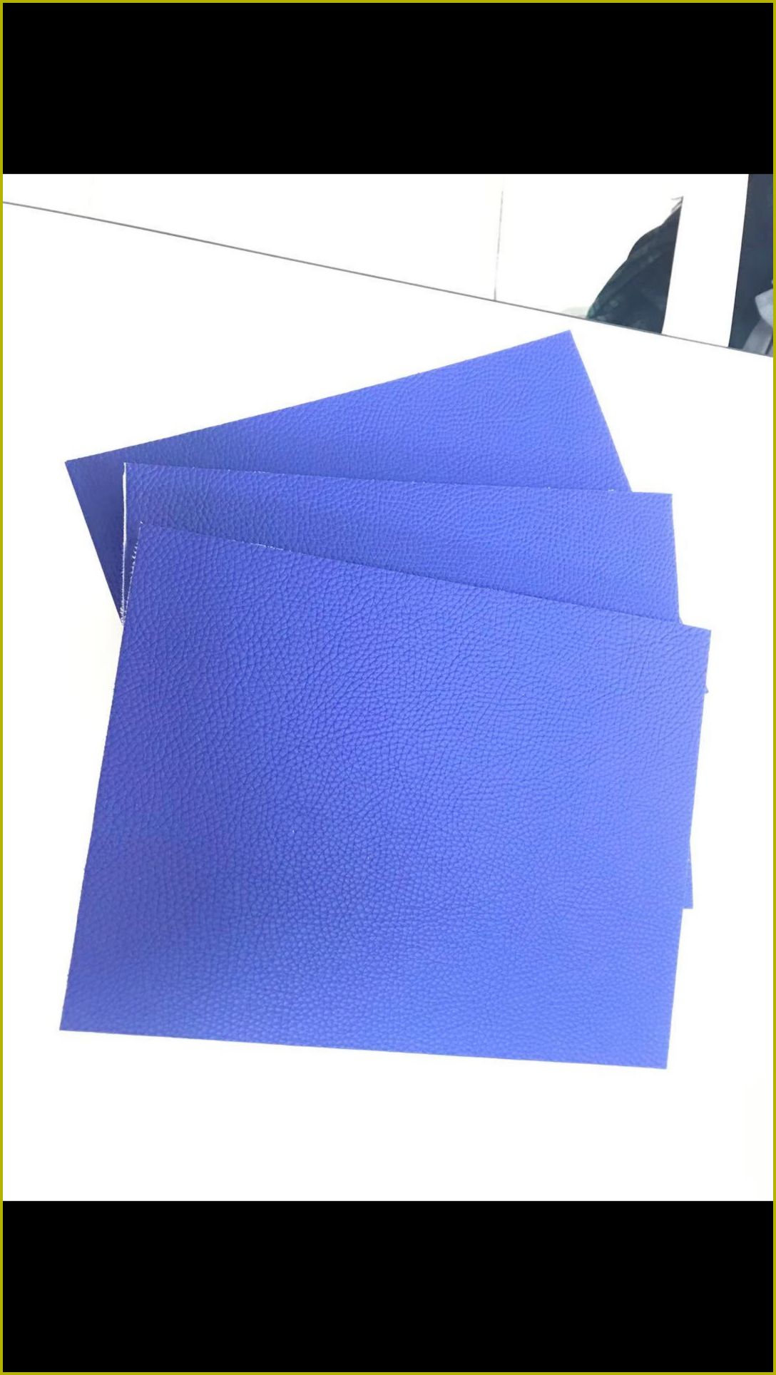 蓝色荔枝纹皮革防撞软包墙板样品,高密度海绵填充,适用于办案区审讯室墙面防撞防自伤