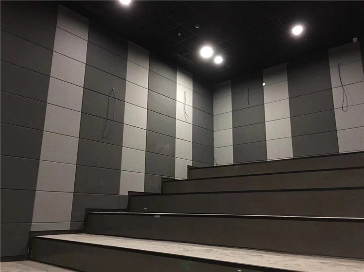 灰白相间布艺吸音板满铺阶梯影院墙面,吸音软包声学装修实景
